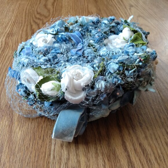 Vintage Blue Floral Hat Topper Shabby Velvet Netting 50s 60s - Picture 2 of 11
